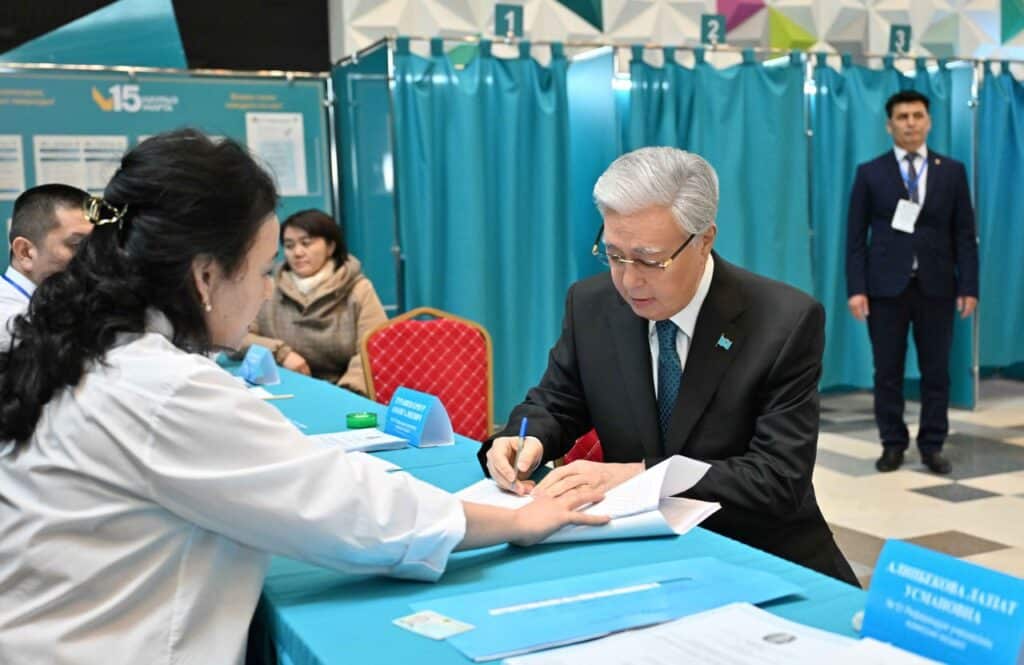 Президент референдумда дауыс берді