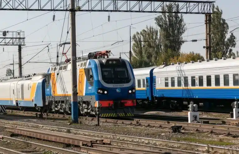 Суд поставил точку в деле об убийстве мужчины в поезде Актобе – Алматы