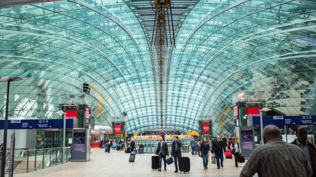 perelet-s-peresadkoy-kak-planirovat-i-chto-delat-esli-reys-zaderzhivayetsya