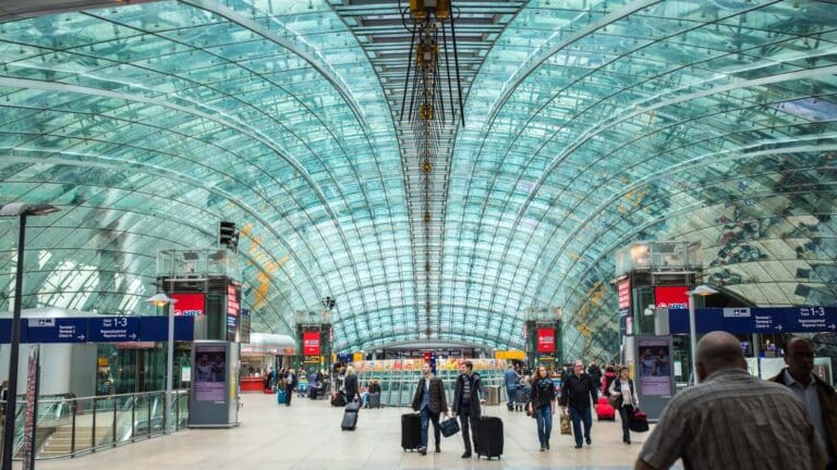 Перелет с пересадкой: как планировать и что делать если рейс задерживается