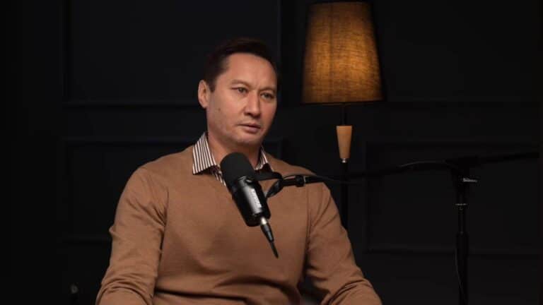 «Қазақфильмнен кетпегенімде қазір ауруханада жатар едім» – Азамат Сатыбалды