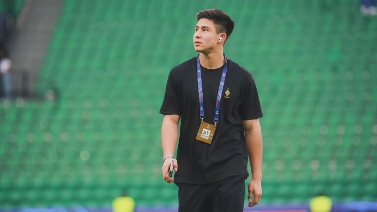 Личным тренером Дастана Сатпаева стал отец капитана «Челси»