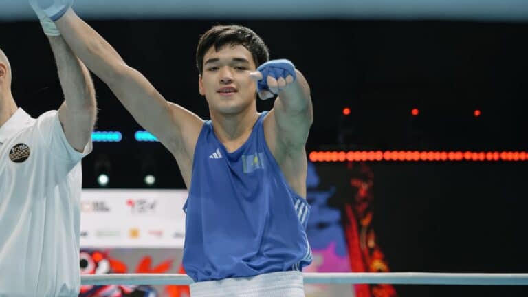 Двое казахстанских боксеров вышли в полуфинал Futures Cup в Таиланде