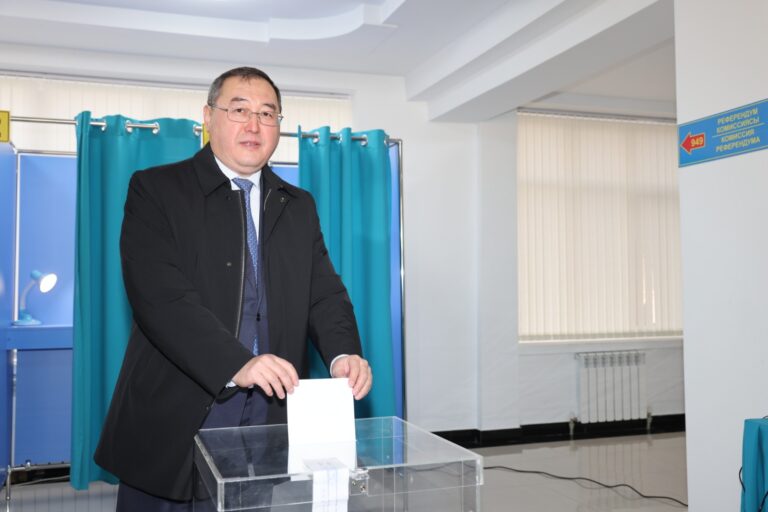 Аким Алматинской области проголосовал на референдуме: «дело личной ответственности»