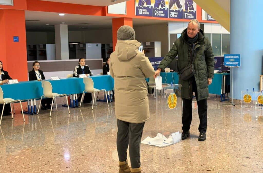 Елдегі референдум учаскелерінде дауыс беру аяқталды