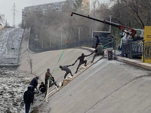 Алматыда 10 жыл бұрын оқиғаға арналған ескерткіш ашылды (видео)