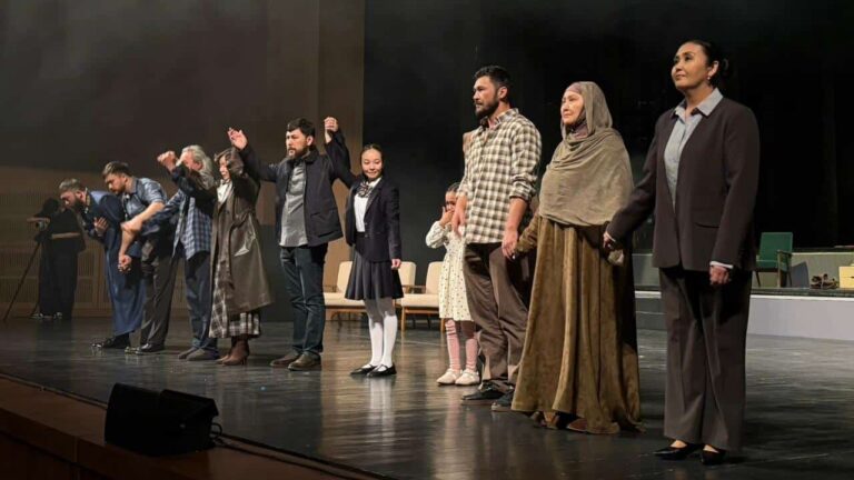 «Екеуміз жайлы»: Оскар алған туынды Sham театрының сахнасында қойылды