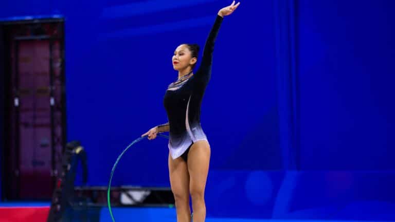 Казахстанские гимнастки Ертайкызы и Мейржанова выступили на ЭКМ в Болгарии