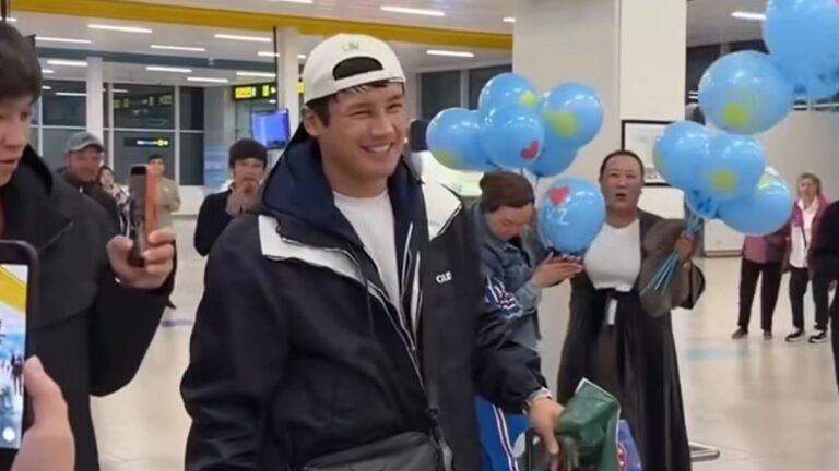 Қырғыз спортшысынан жеңілген Еркебұлан Тоқтарды әуежайдан атойлап күтіп алды