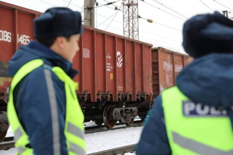 Пятеро казахстанцев украли медь из поездов, следовавших в Китай: суд вынес приговор