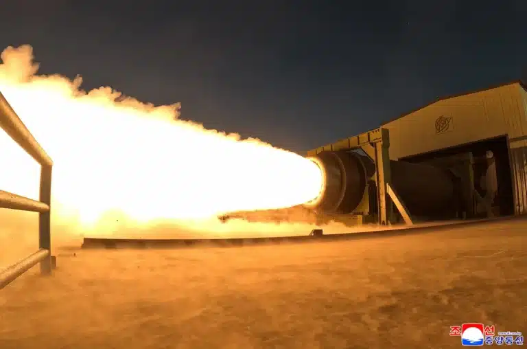 В Северной Корее испытали двигатели для ракет, способных долететь до США