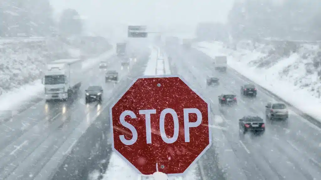 Ауа райына байланысты үш облыста жолдар жабылды