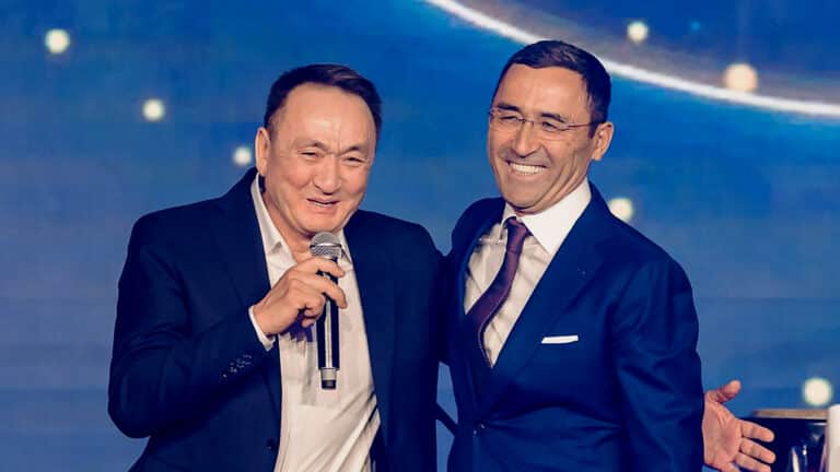 Миллиардер Рахимбаев подарил акции BI Group бывшему учителю