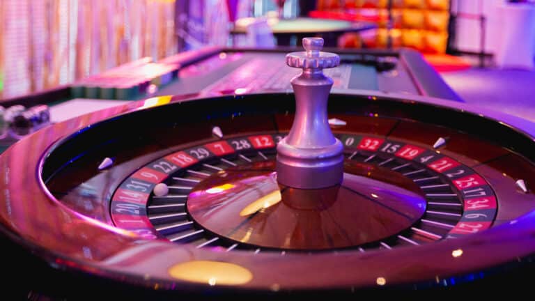 Некоторым казахстанцам запретят играть в казино с 17 мая