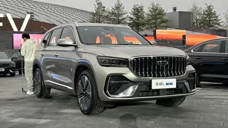 Новый гибрид Geely Monjaro i-HEV тратит меньше пяти литров в Китае