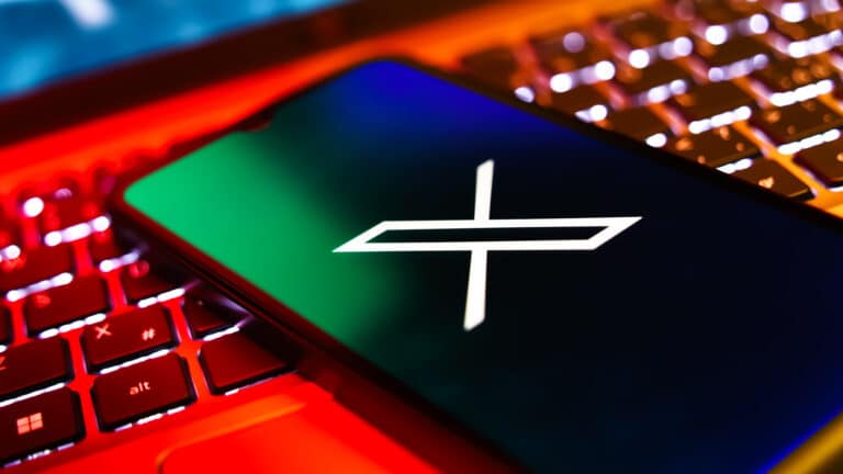 Соцсеть X будет наказывать аккаунты за кликбейты и тревожные эмодзи