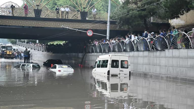 Душанбе затопило после ливня и града