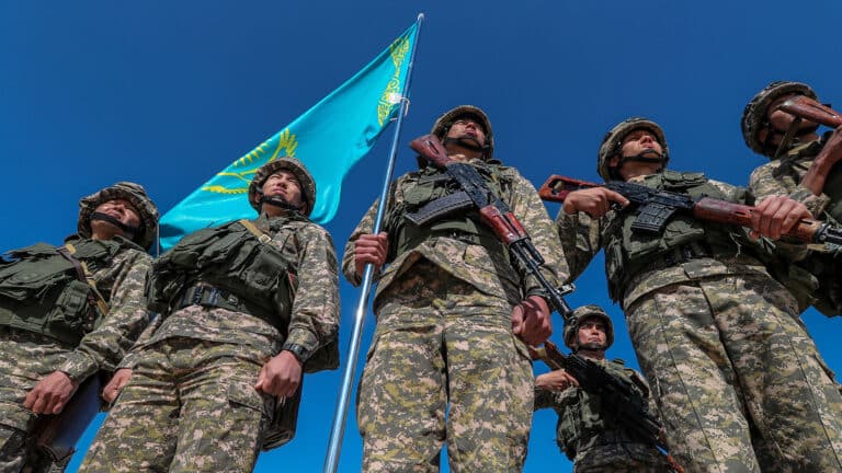 Жесткие меры против уклонистов от армии готовят в Казахстане