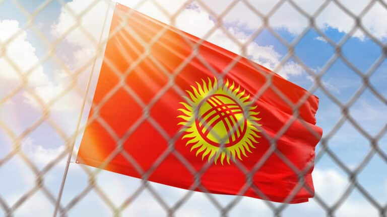 Два банка из Кыргызстана попали под санкции ЕС