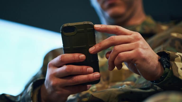 Смартфоны в армии РК: солдаты не смогут отвечать на звонки родителей, когда хотят
