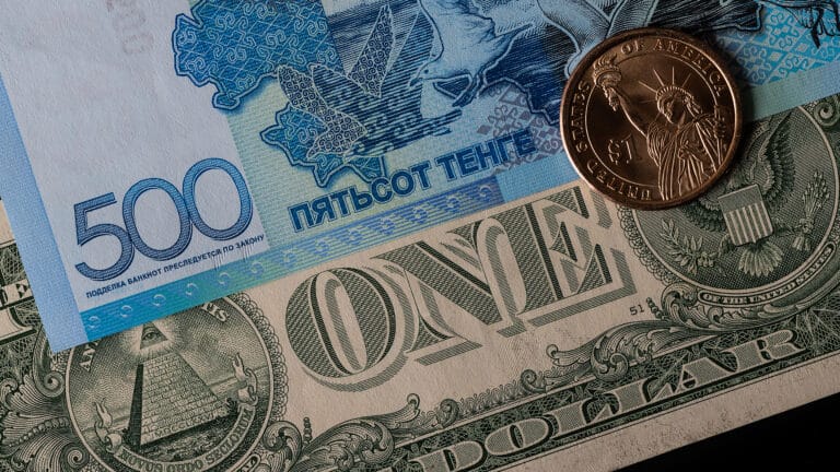 Доллар подобрался к отметке в 460 тенге