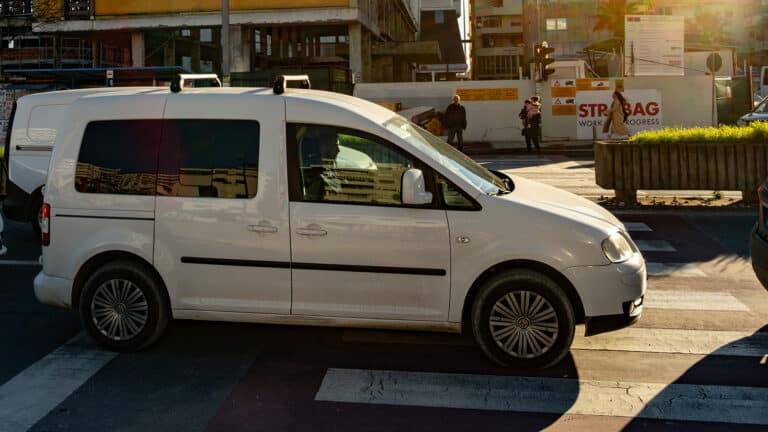 В Астане камеры начали ловить водителей за новое нарушение на «зебре»