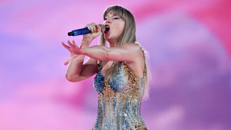 Taylor Swift seeks trademark protection for voice and image amid AI concerns
