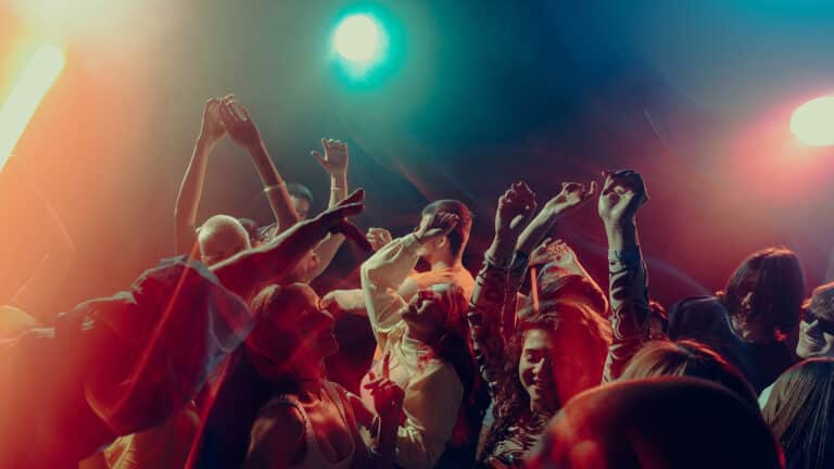 Где послушать музыку и потанцевать на выходных в Алматы 