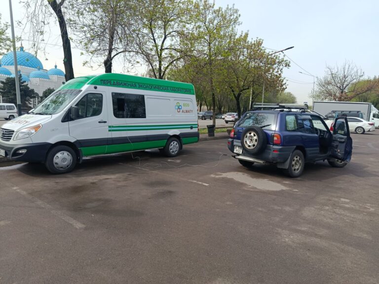 В Алматы бесплатно проверили авто на вредные выбросы