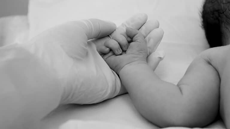 В Минздраве объяснили отказ от ЭКМО умирающему ребенку в Караганде