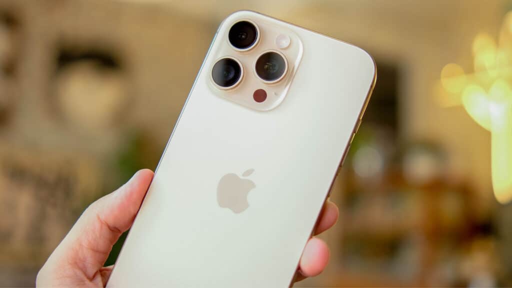 Акимат в Карагандинской области потратил млн на iPhone, но не смог купить штатив