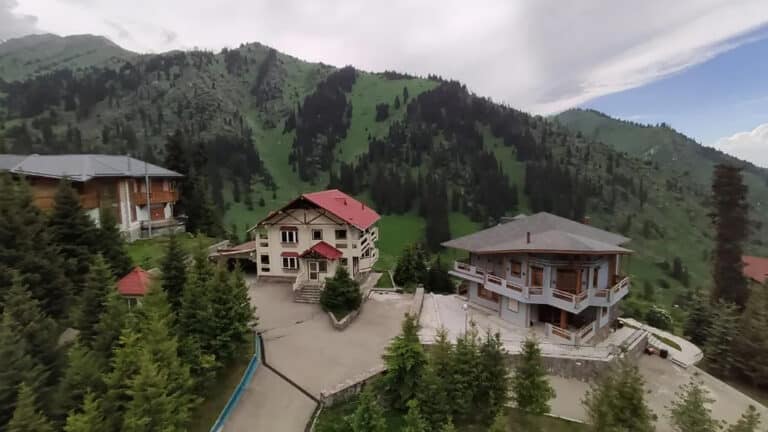 Бывший дом жены экс-посла Казахстана в Грузии на Медеу не могут продать более 5 лет