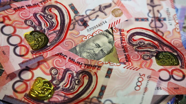 Укрепление тенге может быть связано с возросшим долгом Казахстана – экс-глава БЦК