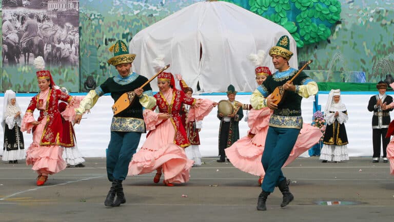 Концерты, мастер-классы и забеги: куда сходить на 1 мая в Алматы и Астане бесплатно