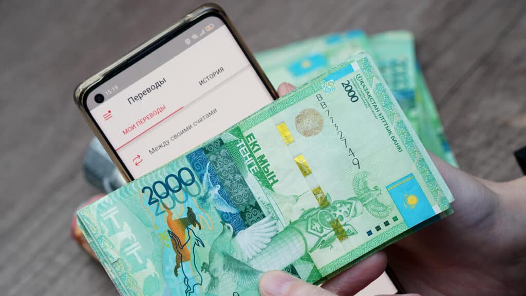 Уведомления по мобильным переводам поступят казахстанцам уже в мае