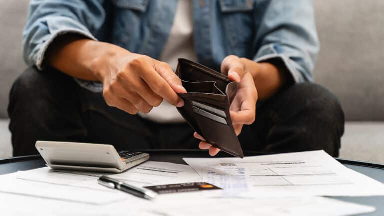 В Казахстане меняют правила банкротства населения