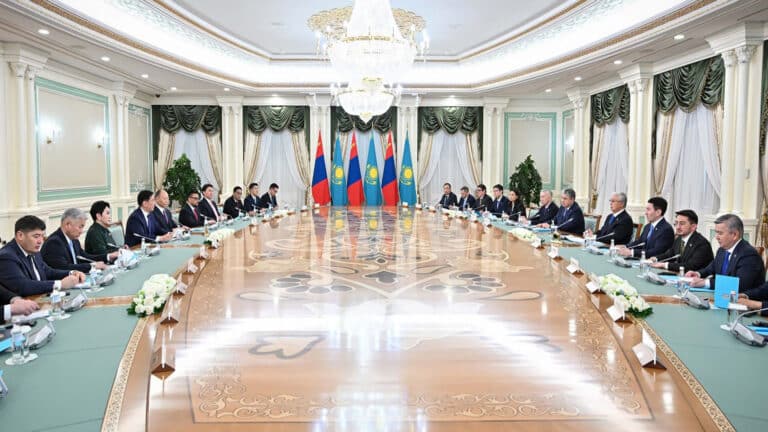 Казахстан и Монголия прорабатывают открытие прямого автодорожного сообщения