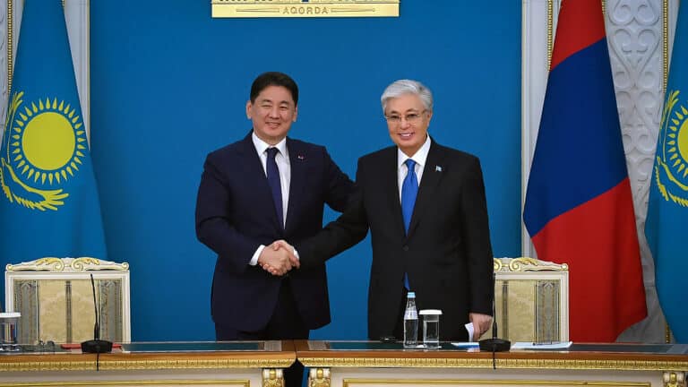 Токаев и Хурэлсух договорились о совместной разведке недр и цифровизации