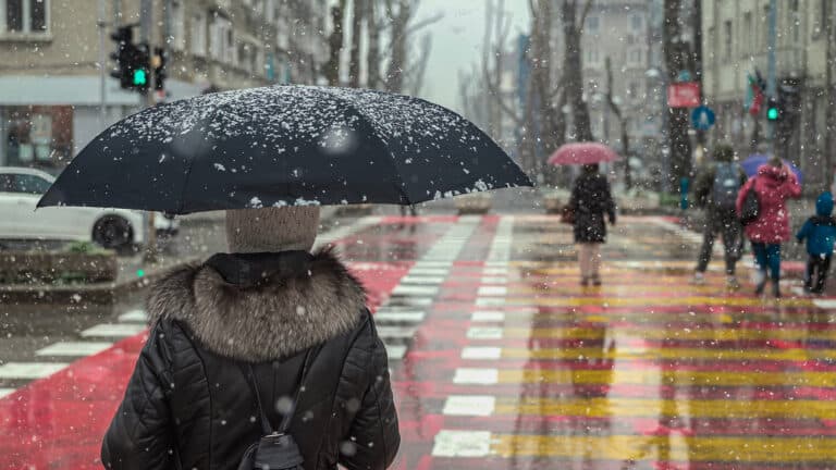 «Зима возвращается»: жителей Астаны предупредили о снеге 15 апреля