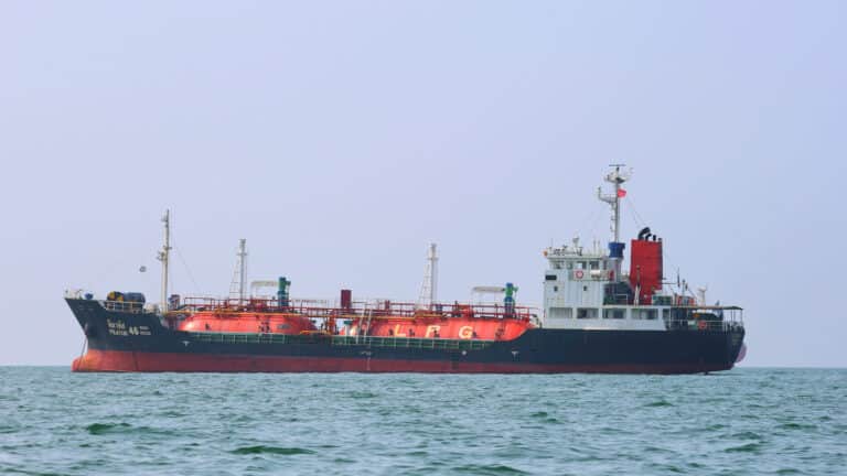 Выход ОАЭ из ОПЕК+ может привести к девальвации тенге