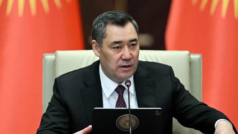 «Ошибки прежних президентов»: Жапаров ответил на вопросы о скандалах в своей семье