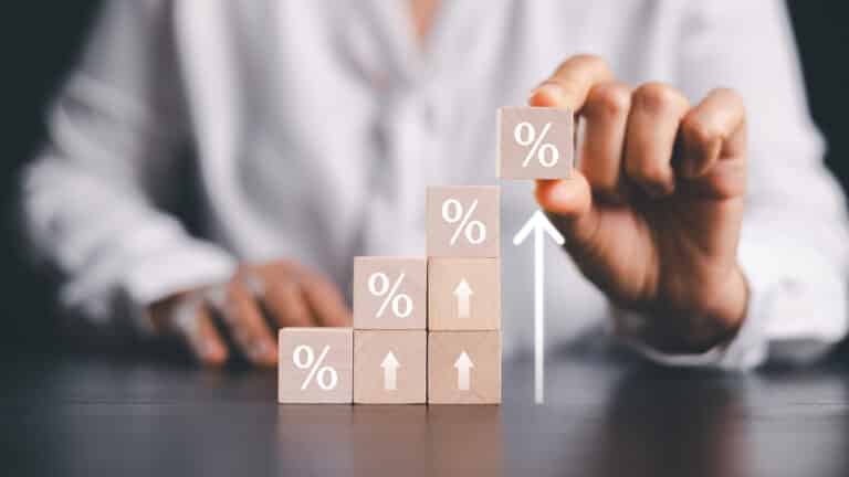 Сколько переплачивают казахстанцы, беря кредиты «до зарплаты» 