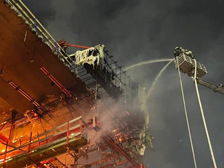 В Павлодаре уже второй раз за год тушили уникальный мост через Иртыш