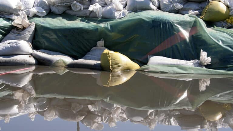 Десятки гвардейцев отправили спасать Жанаозен от потопа