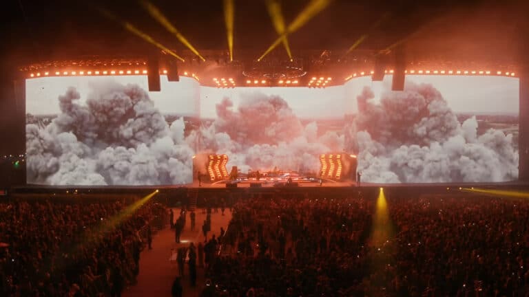 The Strokes завершили концерт, пустив на большой экран видео ударов по Газе и Ирану