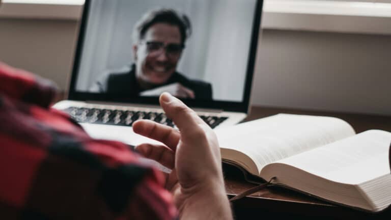 Крупные штрафы для инста-психологов хотят ввести в Казахстане