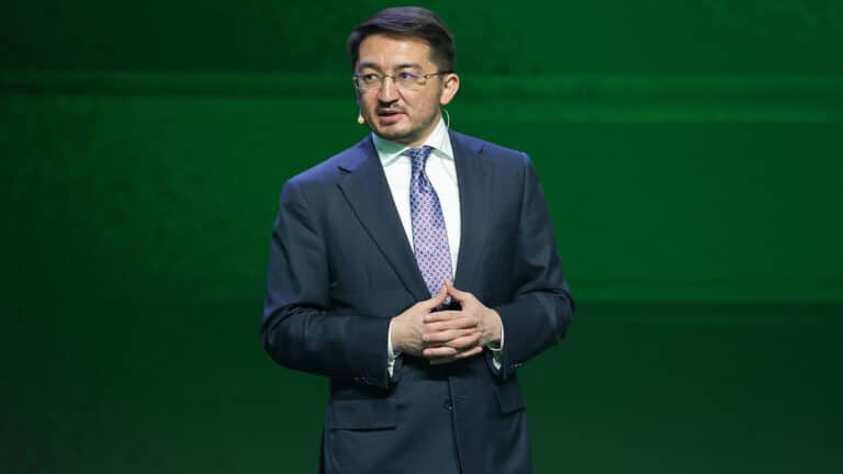 Мадиев научит всех чиновников пользоваться искусственным интеллектом