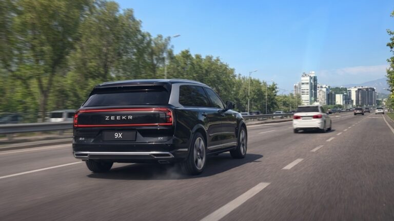 Еще один Zeekr 9X устроил гонки на аль-Фараби в Алматы