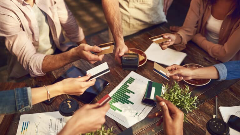 Kaspi.kz добавил функцию «разделить счет» для оплаты в кафе