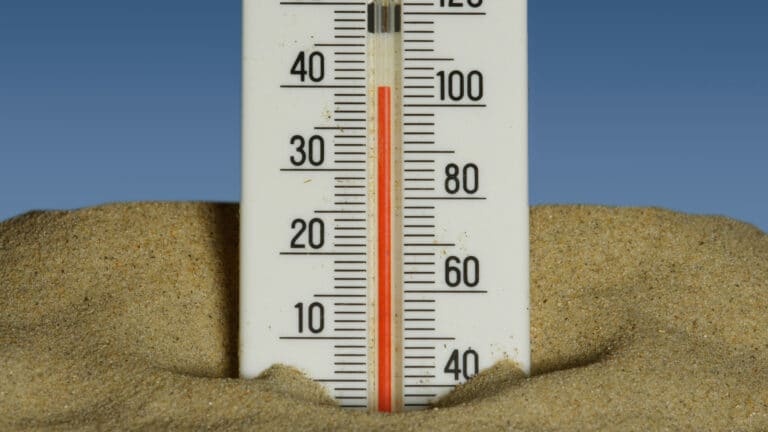 Прогноз погоды на май 2026: в Казахстан идет аномальная жара до +44